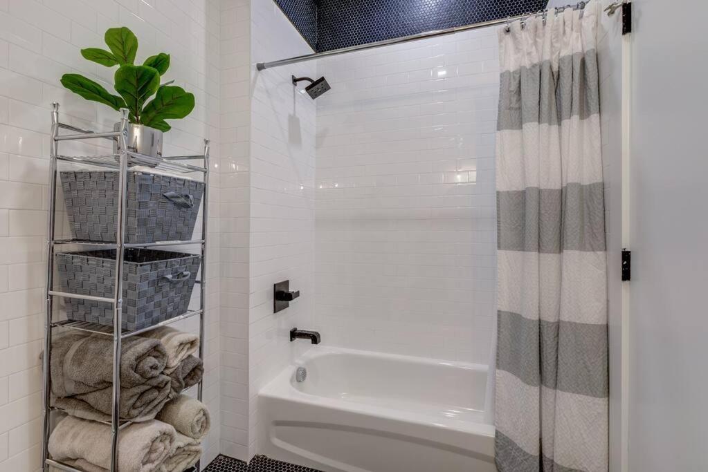 Luxury Designer Theme 2Br Apt Near Nyc / Thepath Apartamento Newark Exterior foto